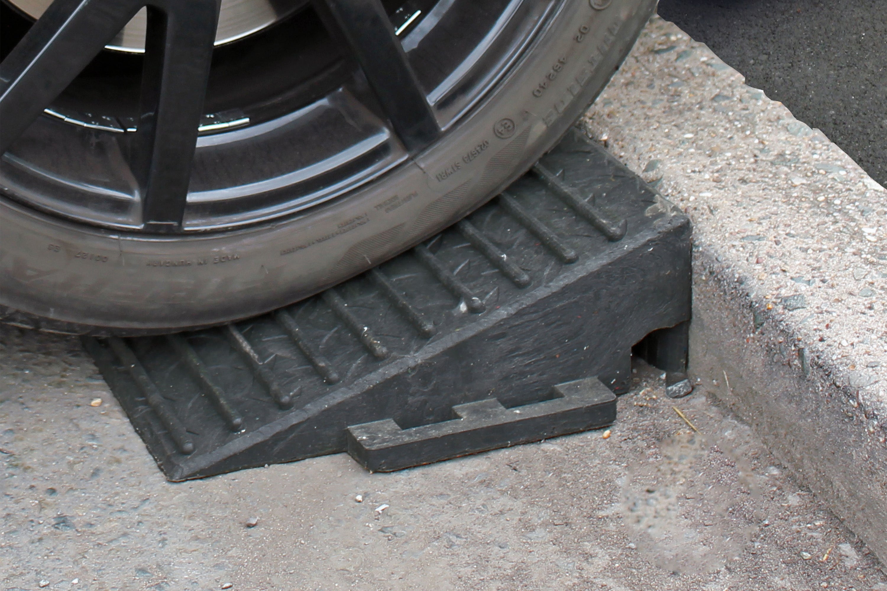 Kerb Wedge - Kerb Access Ramp – Speed Bumps Direct